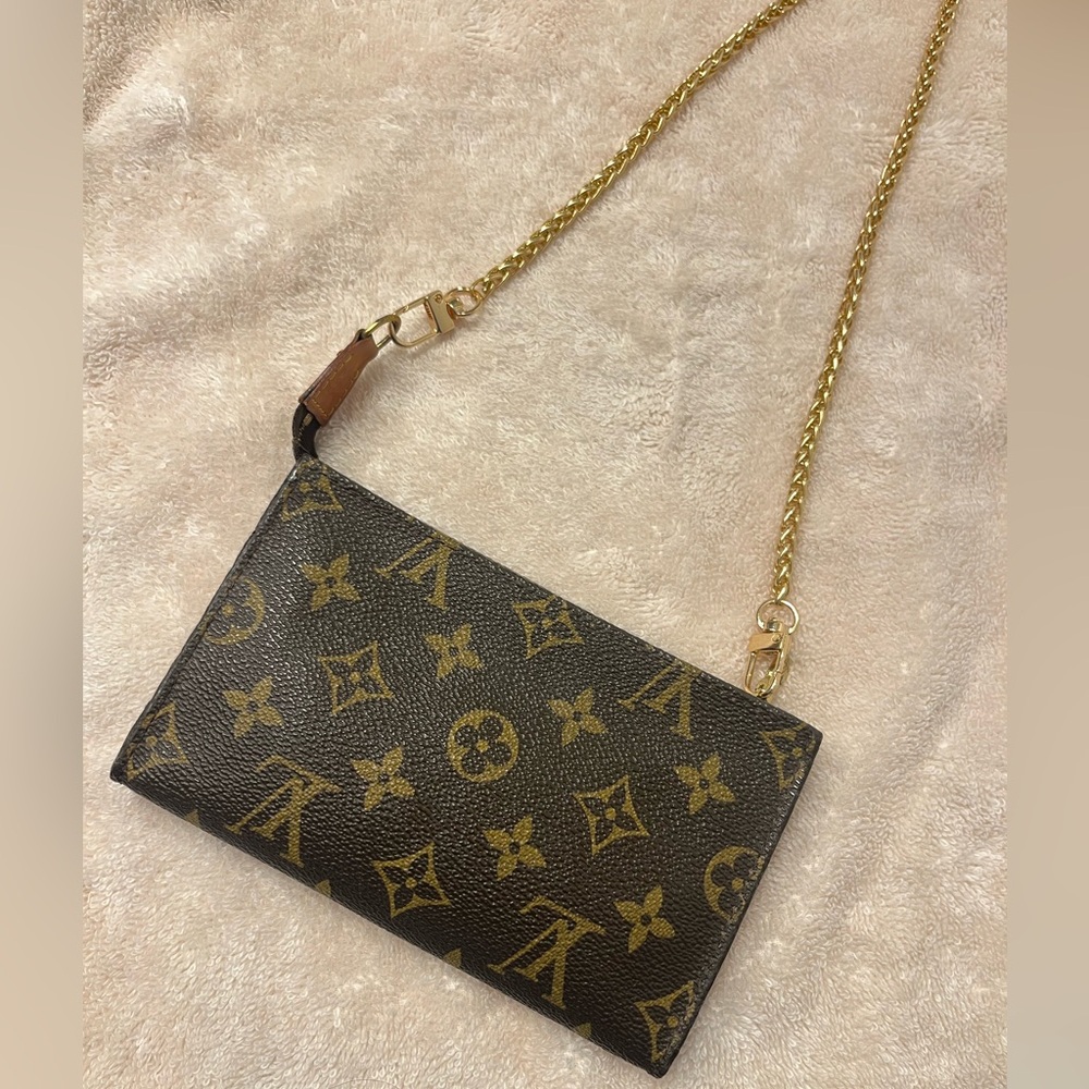 Louis Vuitton Bucket pouch 7” added crossbody chain